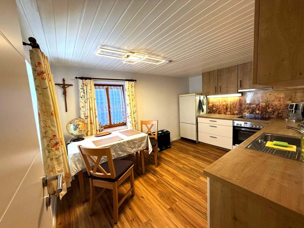 vollausgestattete Küche im Ferienhaus TraunseeStrand